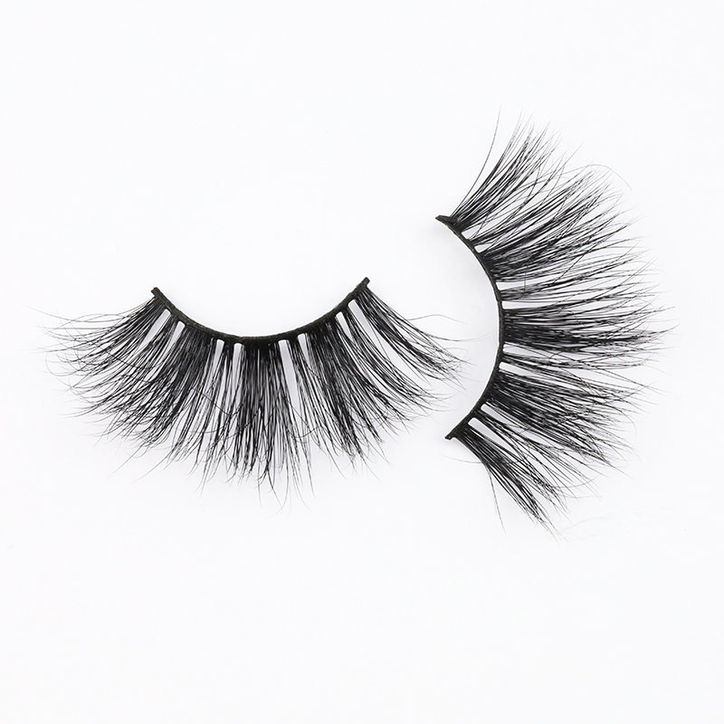 High-quality 100% Mink fur 25mm Strip Lashes Glamorous and Attractive Strip Eyelashes with Private Package YY124